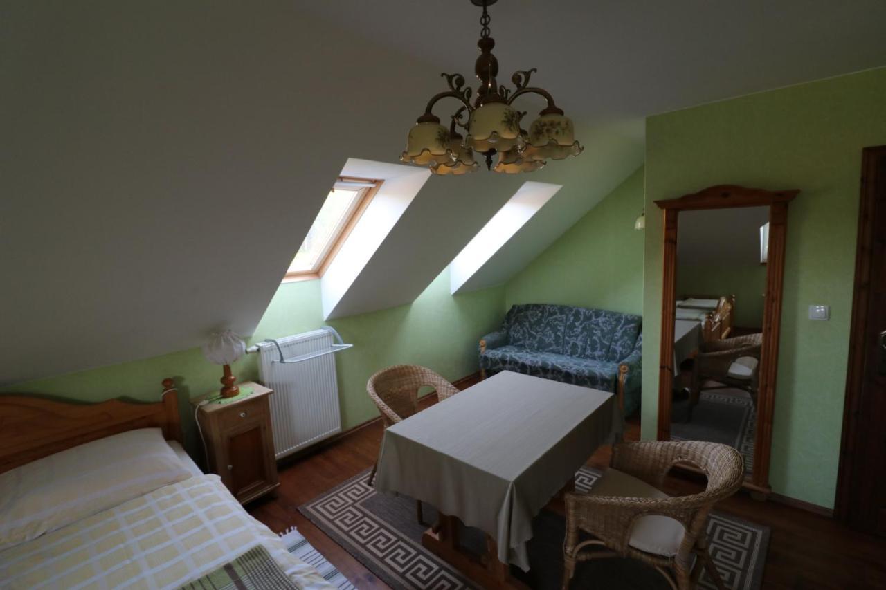 Pokoje Goscinne Dolina Czerwienia Przesieka Extérieur photo